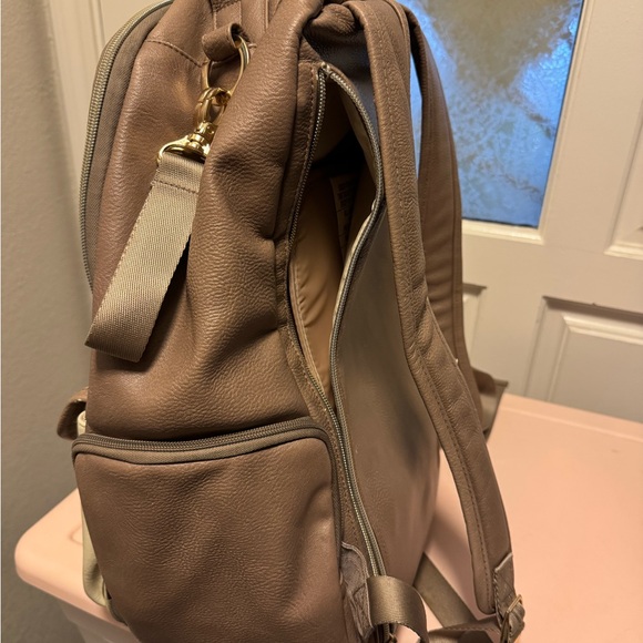 Itzy Ritzy Taupe and Cream Diaper Bag with Tassle and Changing Pad - Picture 7 of 8